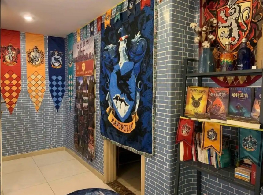 城市里的许多书都藏在青年旅社里