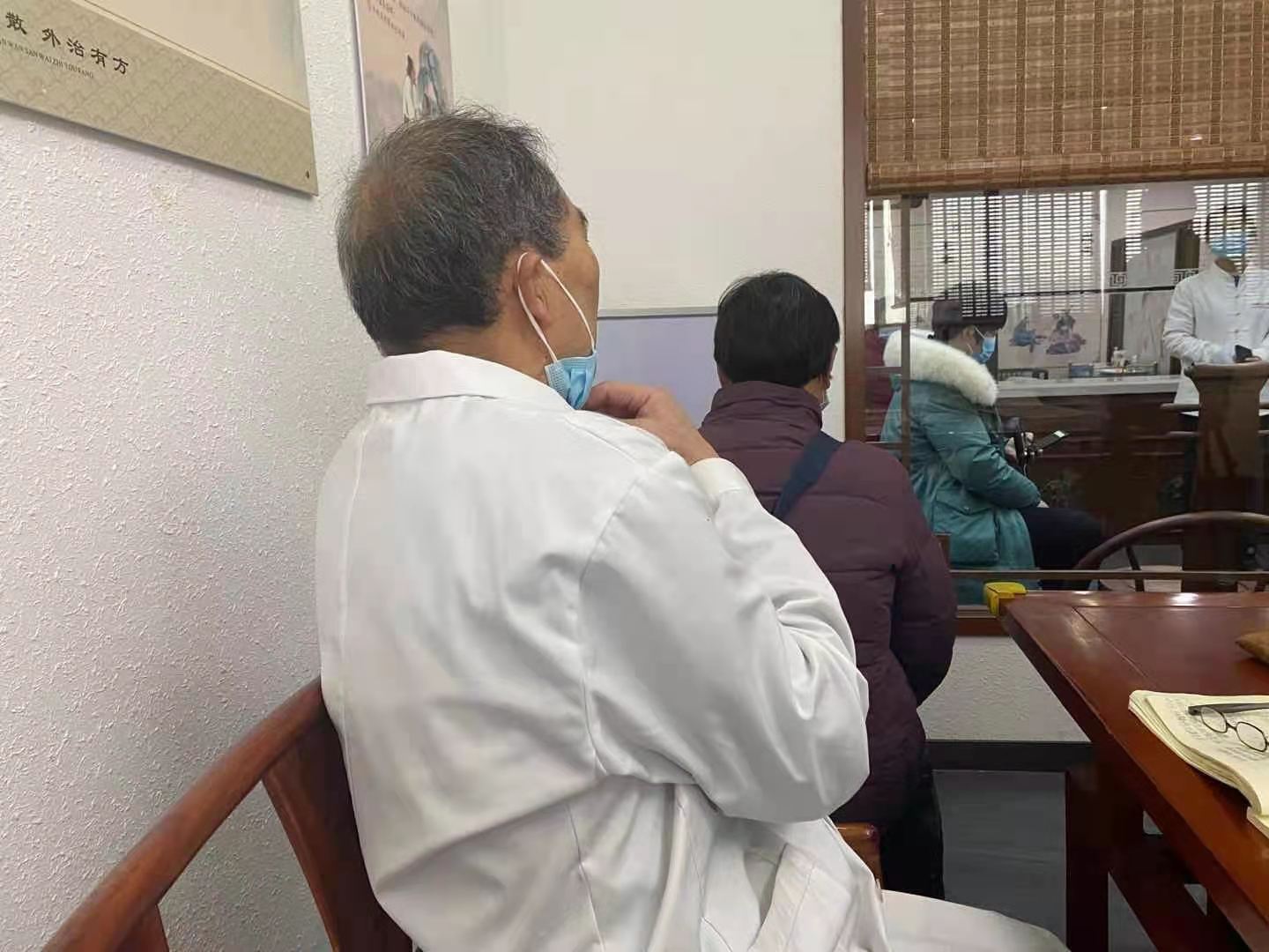 老人耳鸣腿麻怎么办,老年人耳聋扎针灸能治好吗