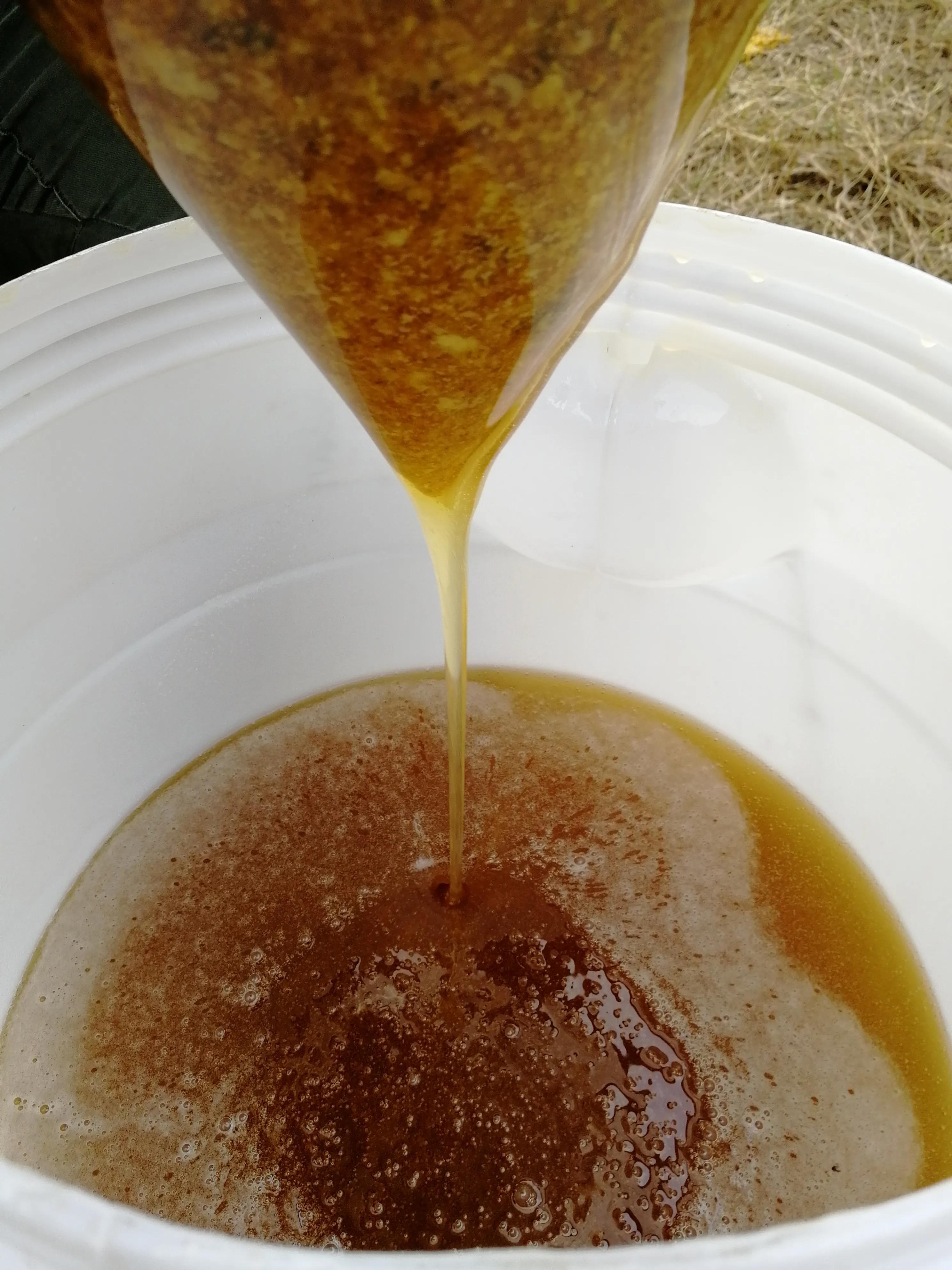 才放几天的蜂蜜就发酸腐臭了，怎么办？养蜂专家告诉你原因