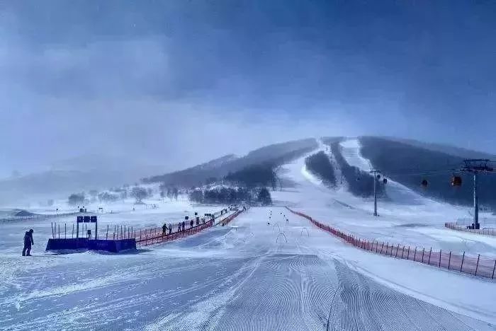 张家口各个滑雪场票价,张家口滑雪场是天然雪还是人造雪