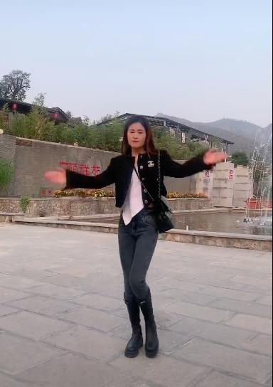 33岁女网红惨遭粉丝杀害，疑因打赏起纠纷，最后一条动态引人唏嘘