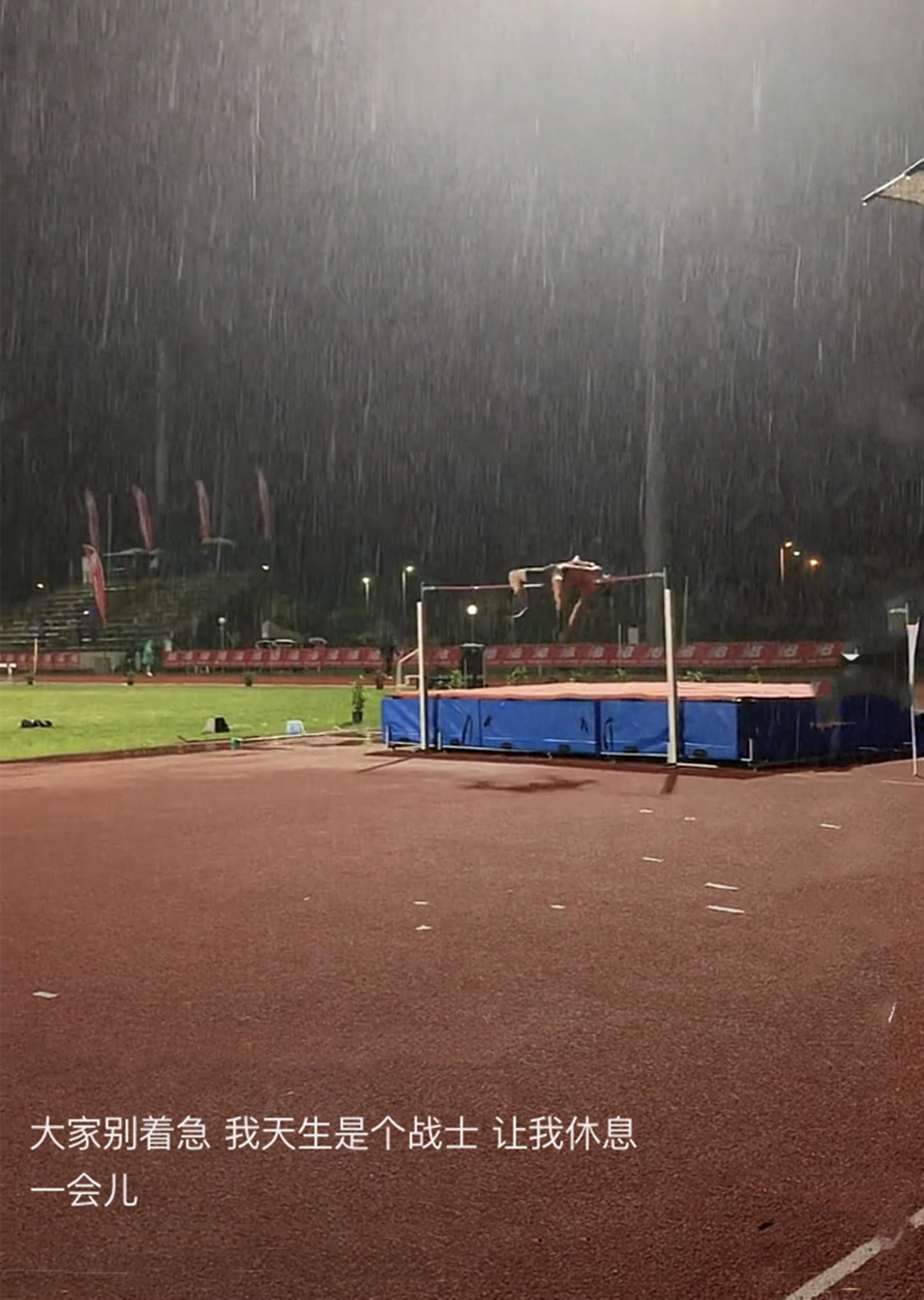 目前中国男子跳高第一人,前跳高运动员张国伟宣布复出了吗