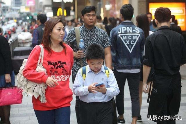 教你怎样改变孩子玩手机的习惯,孩子玩手机上瘾怎么弄
