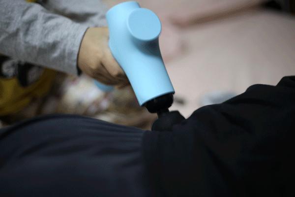 剧烈运动后放松肌肉好痛,运动健身放松肌肉筋膜枪