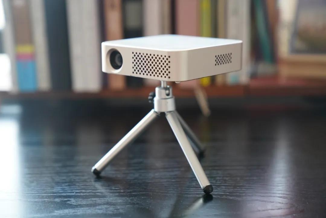 如何选择护眼投影仪,100寸电视和投影仪哪个好更护眼