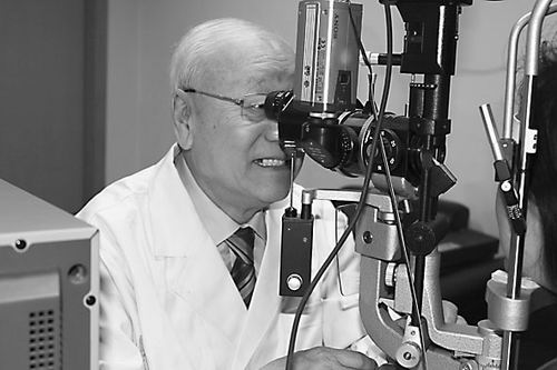 毛主席拒绝手术,主治医生吟诗一首,主席答应:但只用中国制造