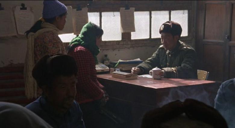 自毁形象,拿洗衣粉洗头,这样的巩俐,才能将村姑演的土得掉渣