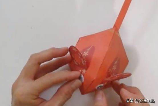 利用窗花做灯笼红包,元旦节剪的窗花灯笼