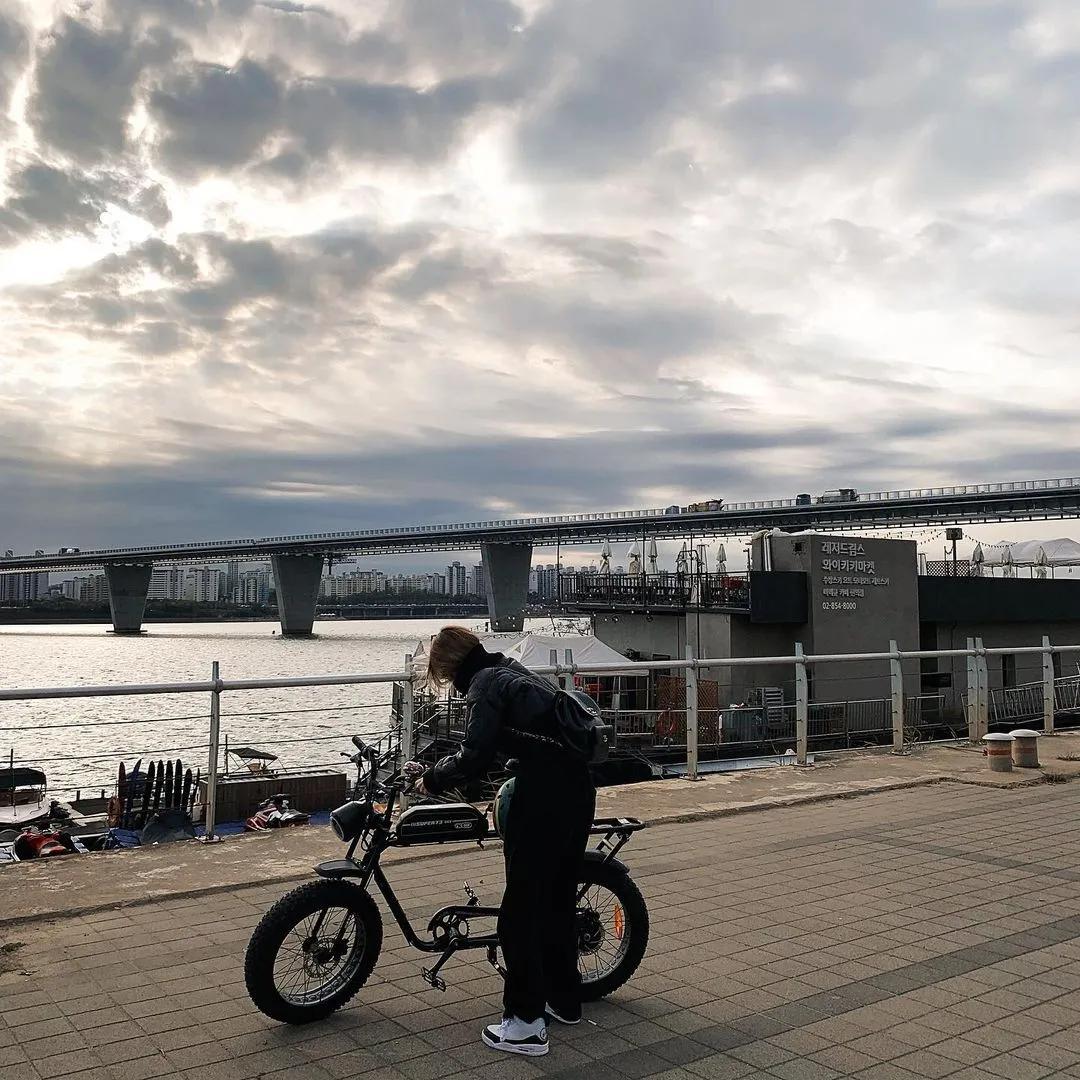 「人间芭比」爆火TikTok！酷爱电玩还是女鞋头？查收你们的新老婆