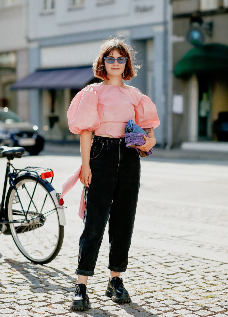 这些颜色搭配让你穿起来高大尚,粉红色服装好看