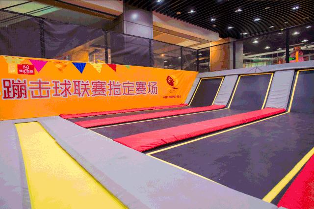 滑滑梯和蹦床乐园,弹力空间蹦床滑梯