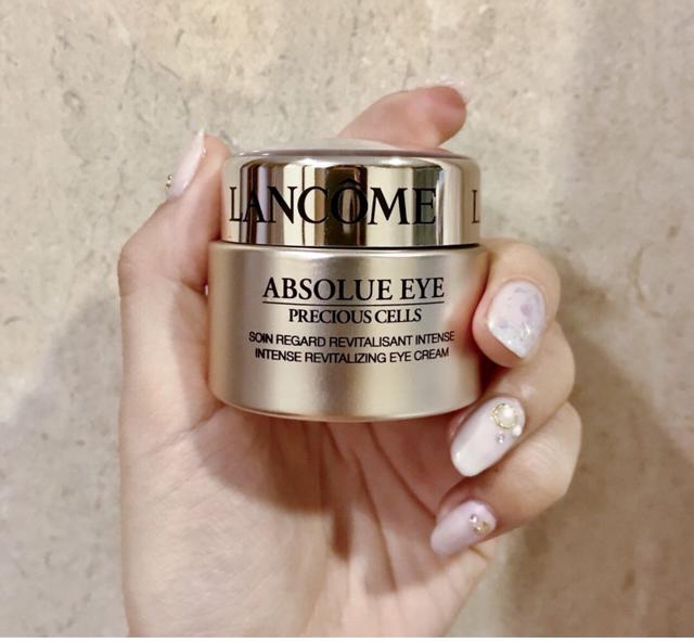 25岁用眼霜还是眼精华,25岁一定要选眼霜