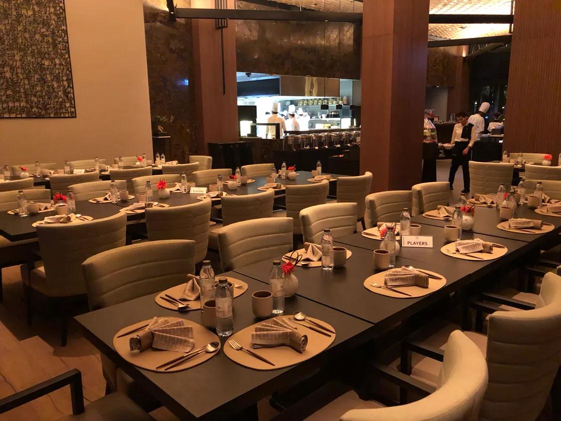 迪拜日记|海边跑步健身房加练！中西式厨师团队全程保障！