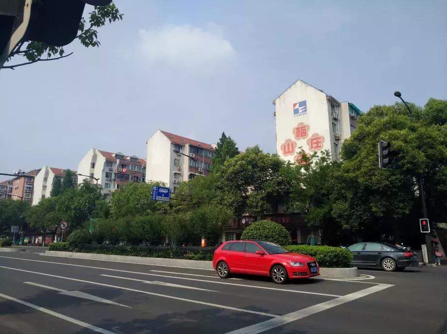 曾经的富人区如今没有人住,曾经的富人区洋房中的洋房