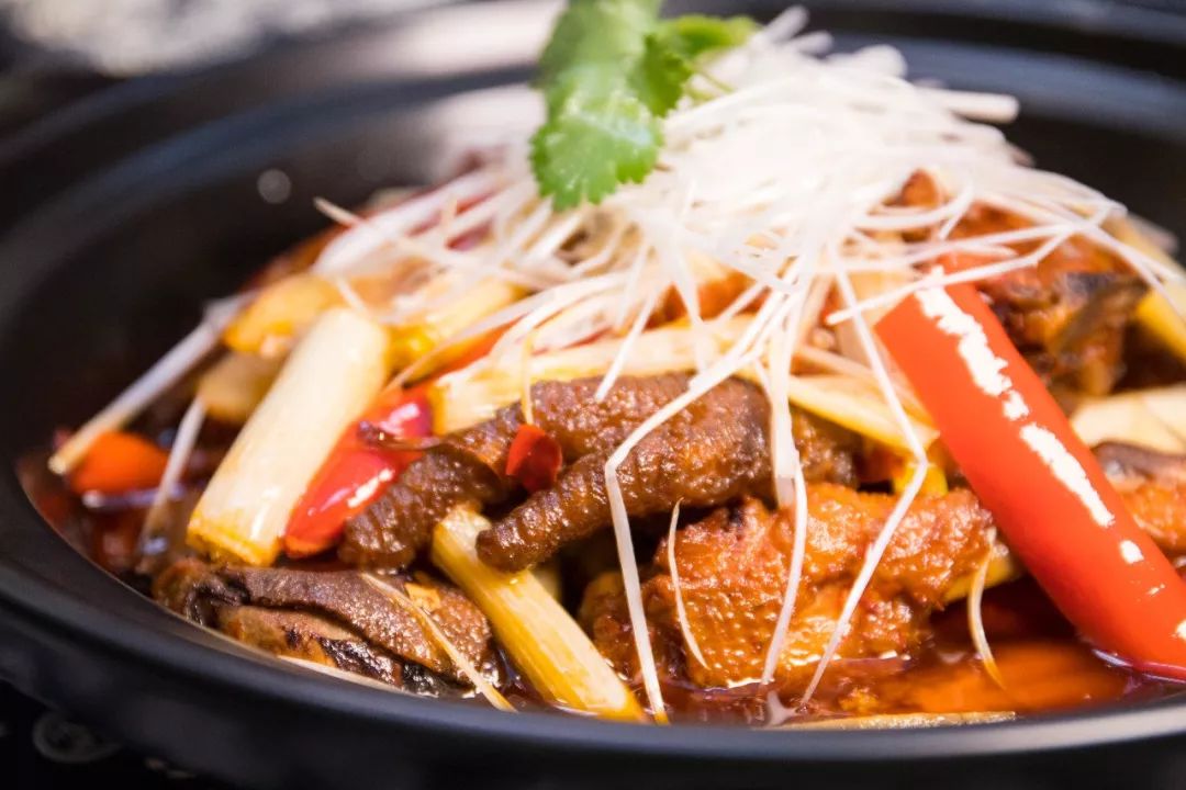 人均60的餐厅带舞台,60人一桌的餐厅