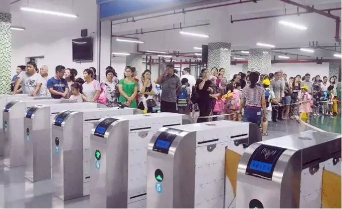 缓解校园周边交通拥堵,校园周边拥堵治理