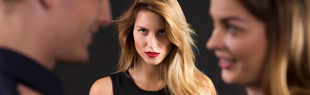 路上偶遇前女友真实记录,10年后街头偶遇前女友