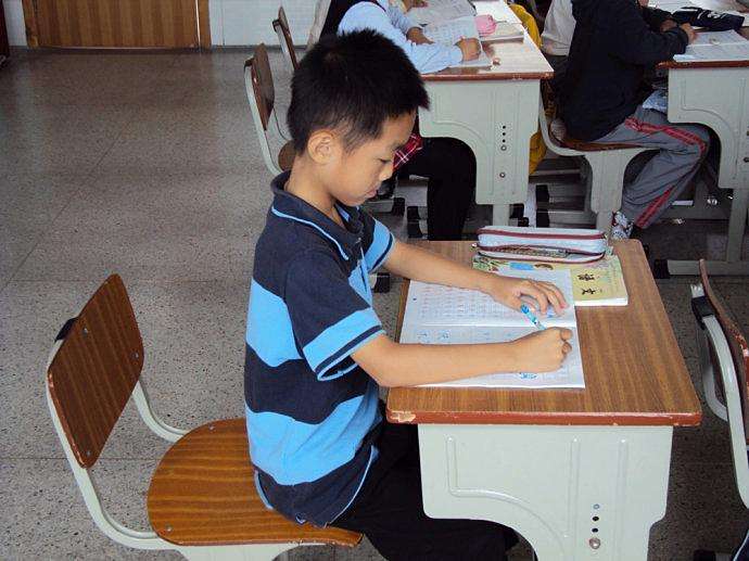 孩子写字太丑如何在家练,写字太丑怎么矫正30岁