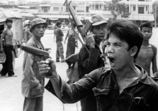 柬埔寨洪森为什么对国王那么尊重,洪森评论柬中友谊