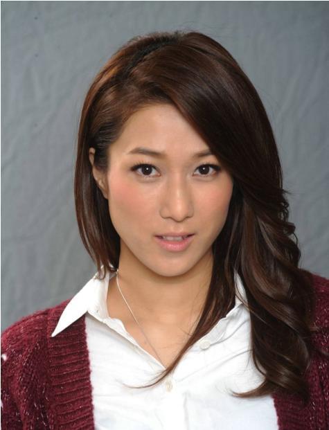 钟嘉欣二胎产子晒宝宝熟睡萌照,钟嘉欣要息影