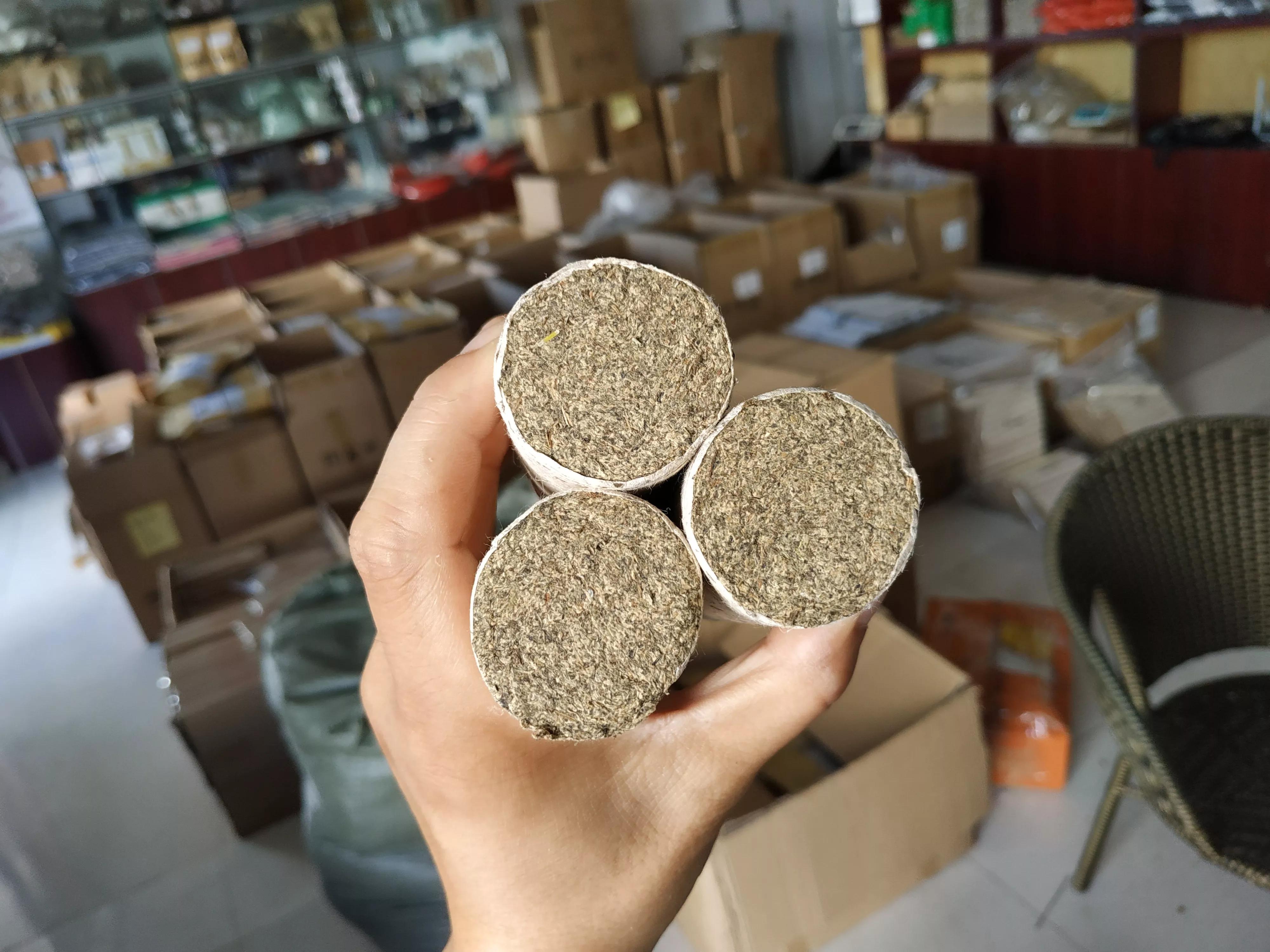 家里的艾叶真漂亮,自己做的艾条烧完是黑色