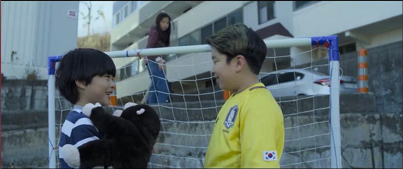 韩国电影小委托人真实事件,小委托人韩国电影感人片段