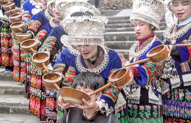 西江千户苗寨银饰体验,苗寨为什么不值得买银饰