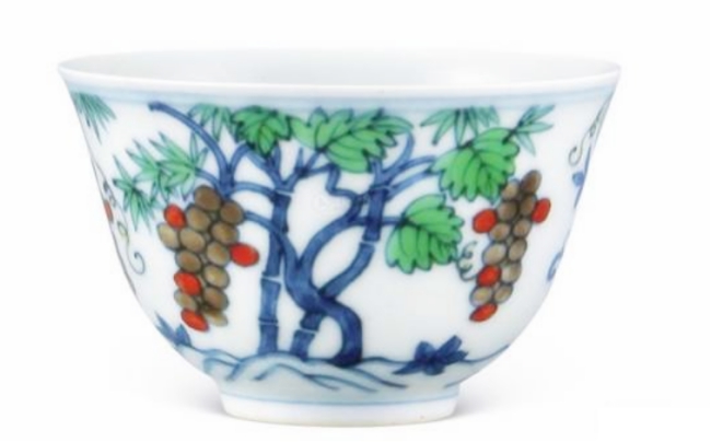 这种碗很多人小时候都曾使用过,却不知道其模仿的对象价值连城!