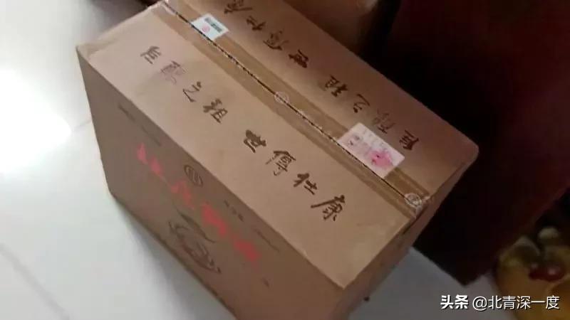 母亲讨回的欠款:一箱酒抵集资担保公司2800元债|博士返乡记