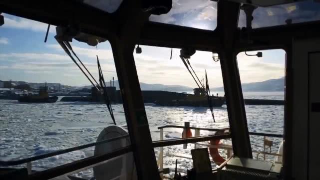 俄核潜艇冰下试射电影,俄军战略核潜艇浮出冰面