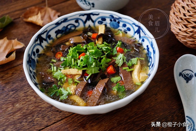 如何辨别鸭血真假,真假鸭血怎么辨别