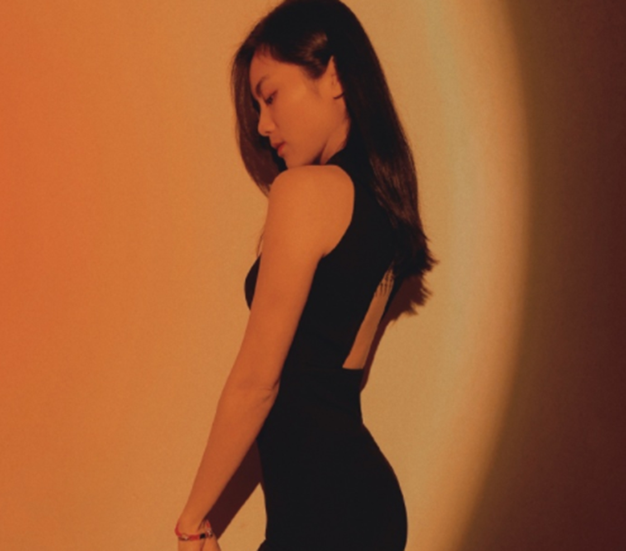 中学美女体育老师因身材走红，两个娃娃的辣妈，网友称想“上课”