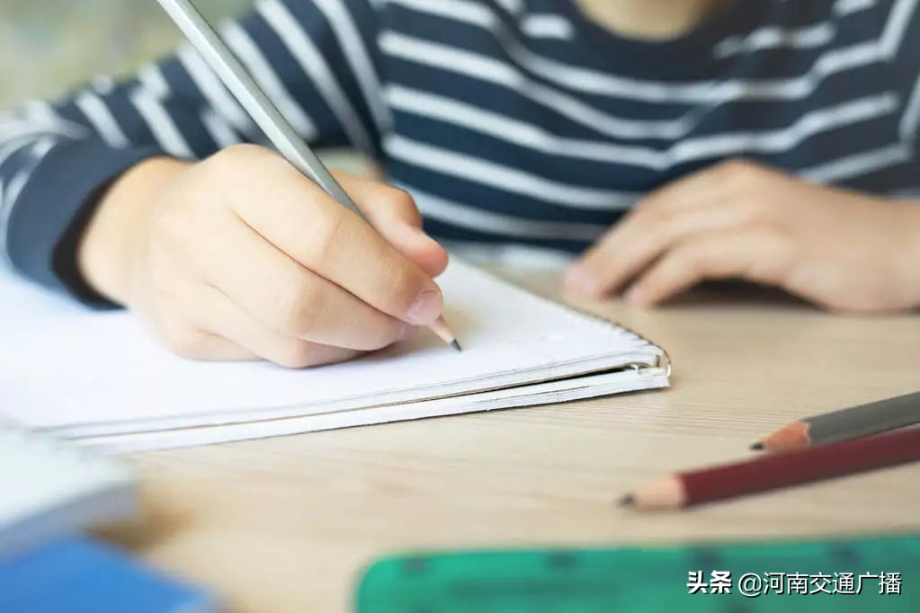 中国式家长的焦虑：校外辅导班到底该不该上？