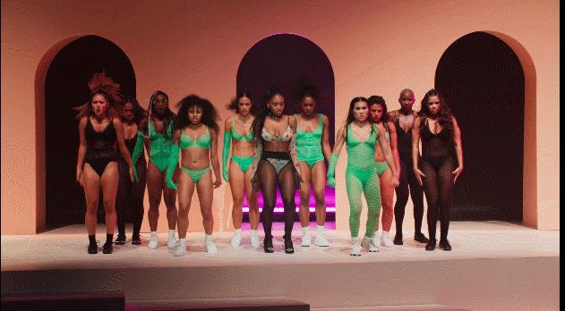 蕾哈娜打造时尚新篇章,蕾哈娜变装秀完整版