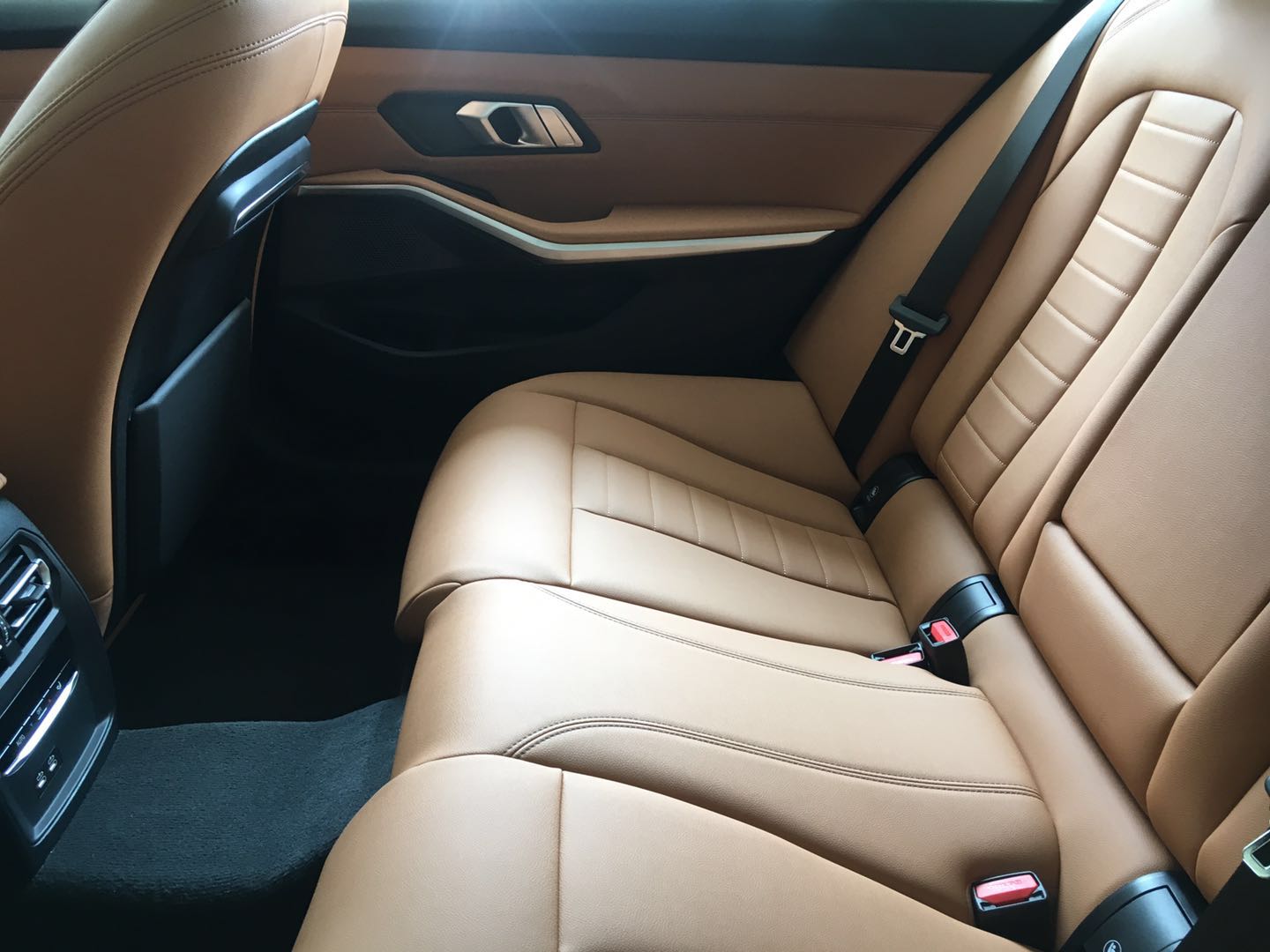 探店宝马三系最新款320li价格,宝马3系全国哪里4s店最便宜