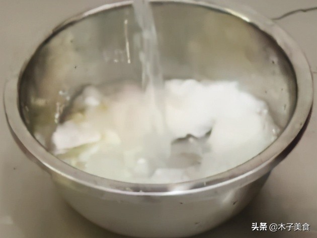 油条的家常做法简单又好吃,油条的家常做法放冰箱