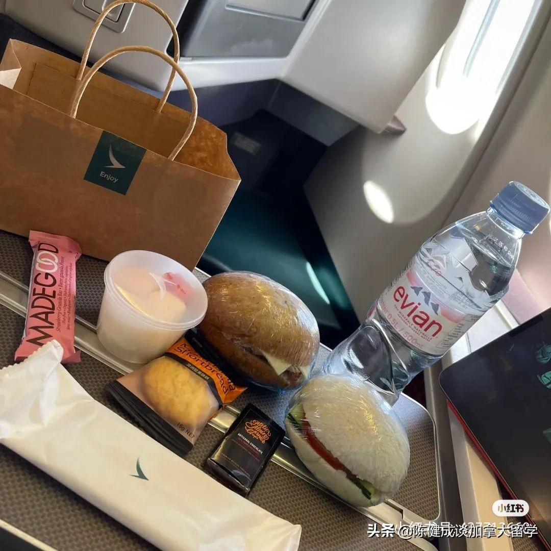 从哪里飞往加拿大需要在香港转机,现在中国去加拿大的航班