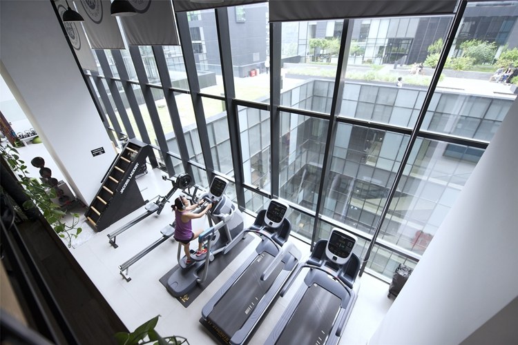 努力拼搏的中年男人,中年男人再累也要奋斗