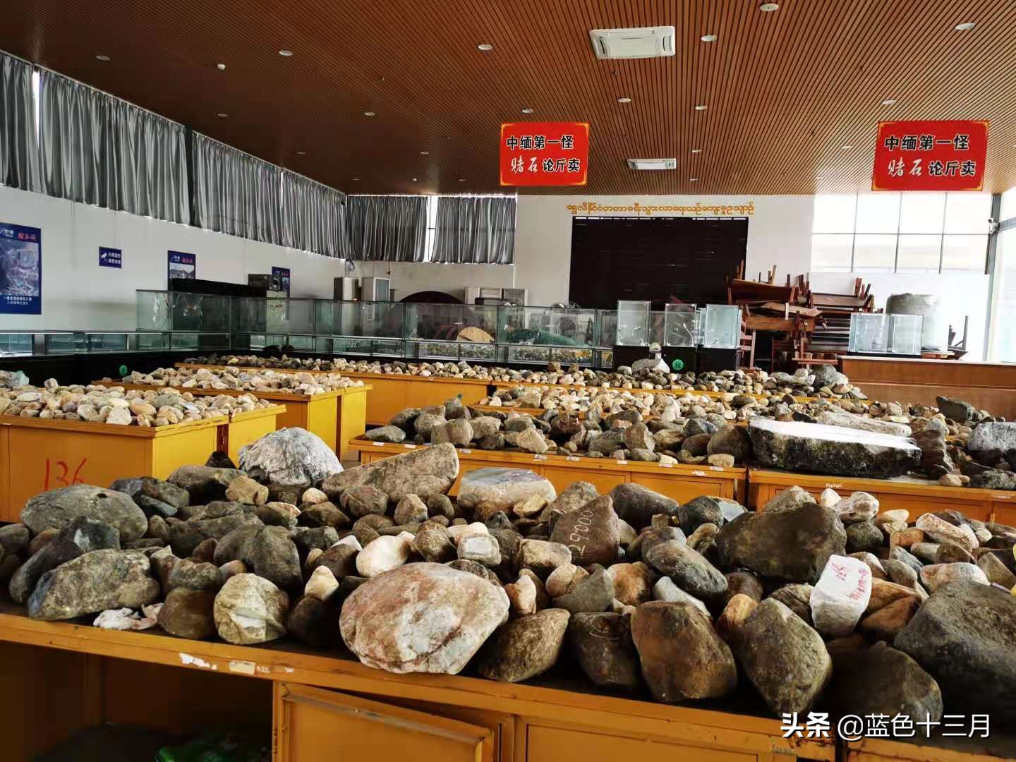 收藏翡翠黄龙玉手镯价格,500元的和田玉手镯和翡翠