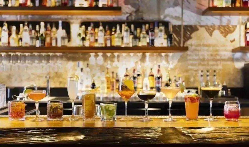 茶颜悦色武汉排队,武汉第一家茶颜悦色开业场面火爆