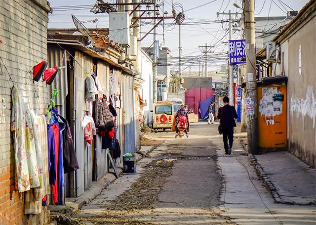 五环外的北京：通勤成难题、孩子的教育难，重压之下的焦虑