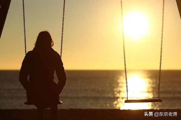 抱抱,亲亲,举高高——阳光和灰色之下日本出租女友