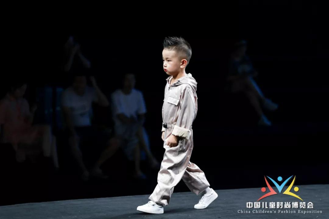 品牌童装发布会童模,2017亚洲国际童装节