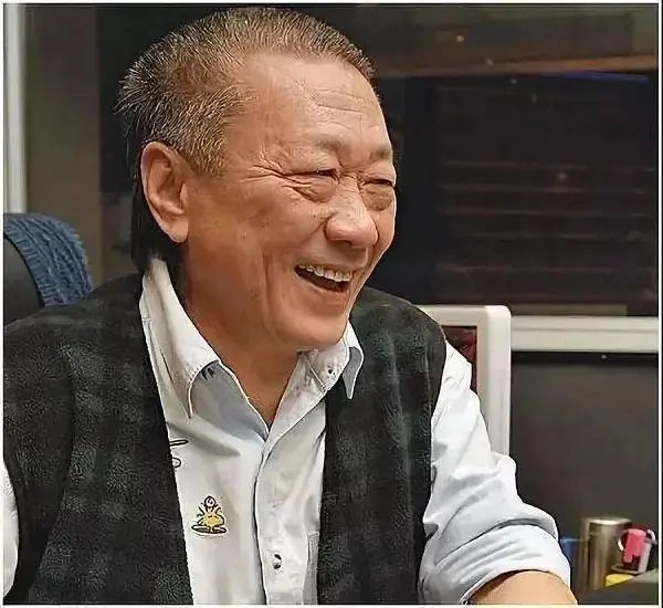 蓝琼缨十四岁嫁赌王被宠三十年,蓝琼缨14岁嫁给何鸿燊