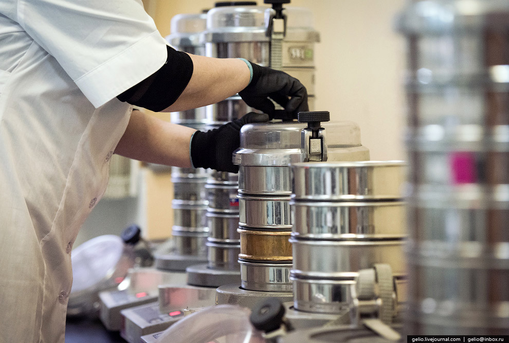 去俄罗斯挖金矿怎么样,真实钻石开采出来的样子