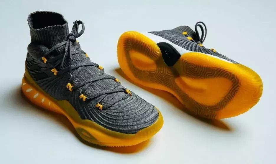 阿迪达斯天足签名鞋,阿迪团队鞋比签名鞋好吗