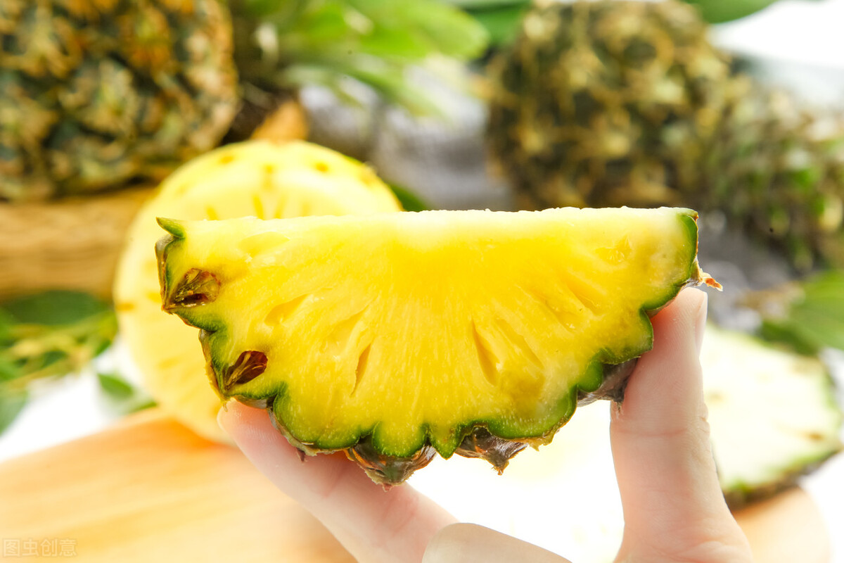 青凤梨如何快速熟,树熟凤梨和催熟凤梨区别