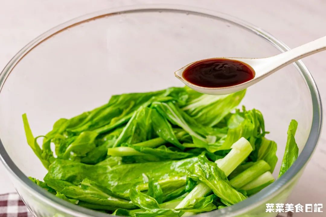 上班族午饭微波炉加热,微波炉解决一日三餐