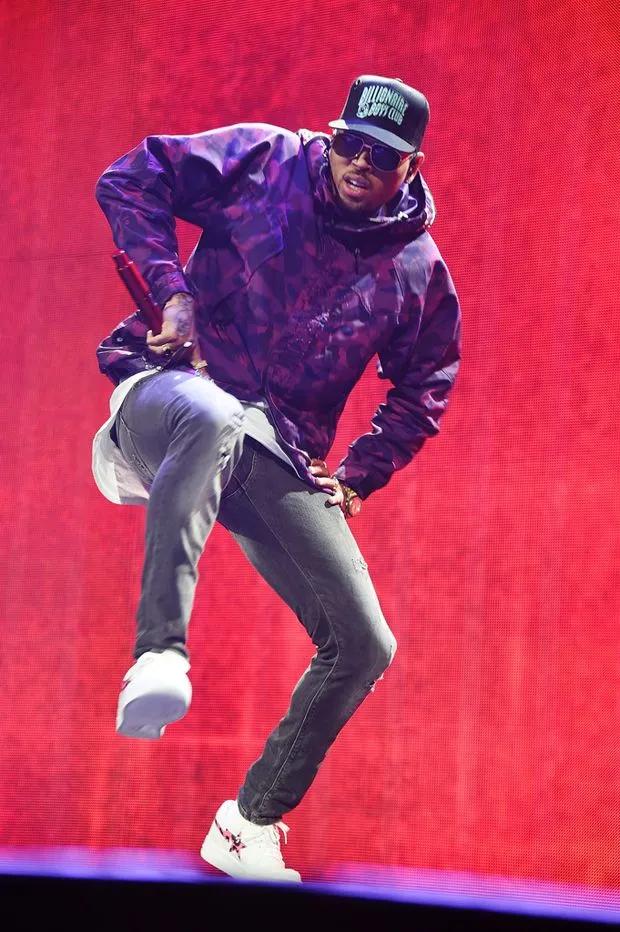 一双假的aj1影子灰多少钱,一双假耐克成本多少钱