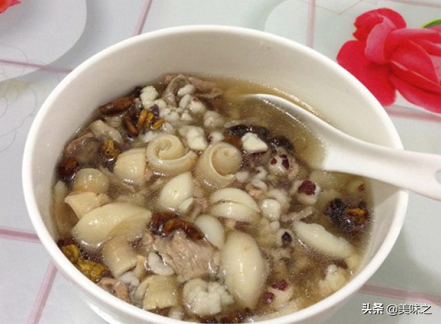 石斛煲什么汤好喝,适合春夏季节的石斛汤